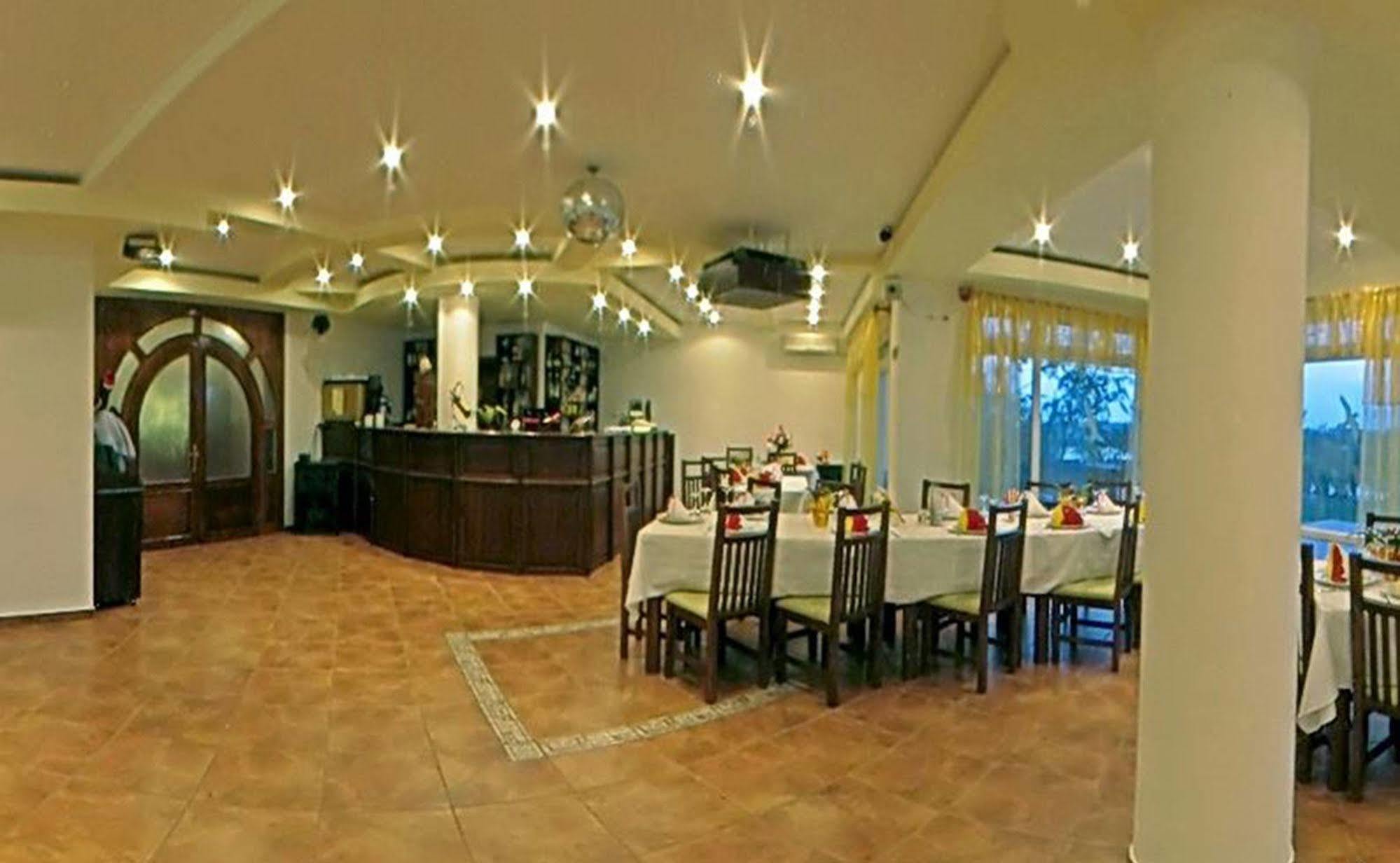 Hotel Wels Băltenii de Sus Esterno foto