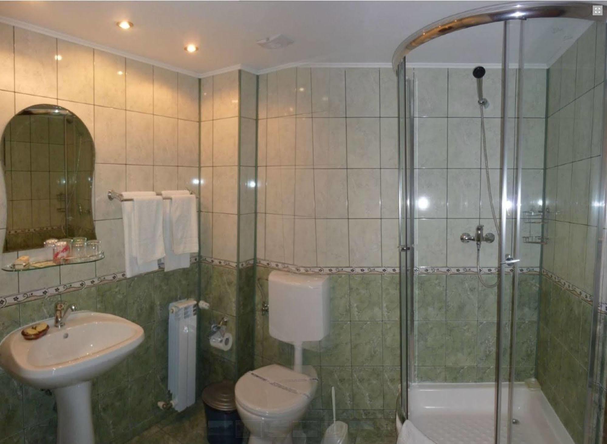Hotel Wels Băltenii de Sus Esterno foto