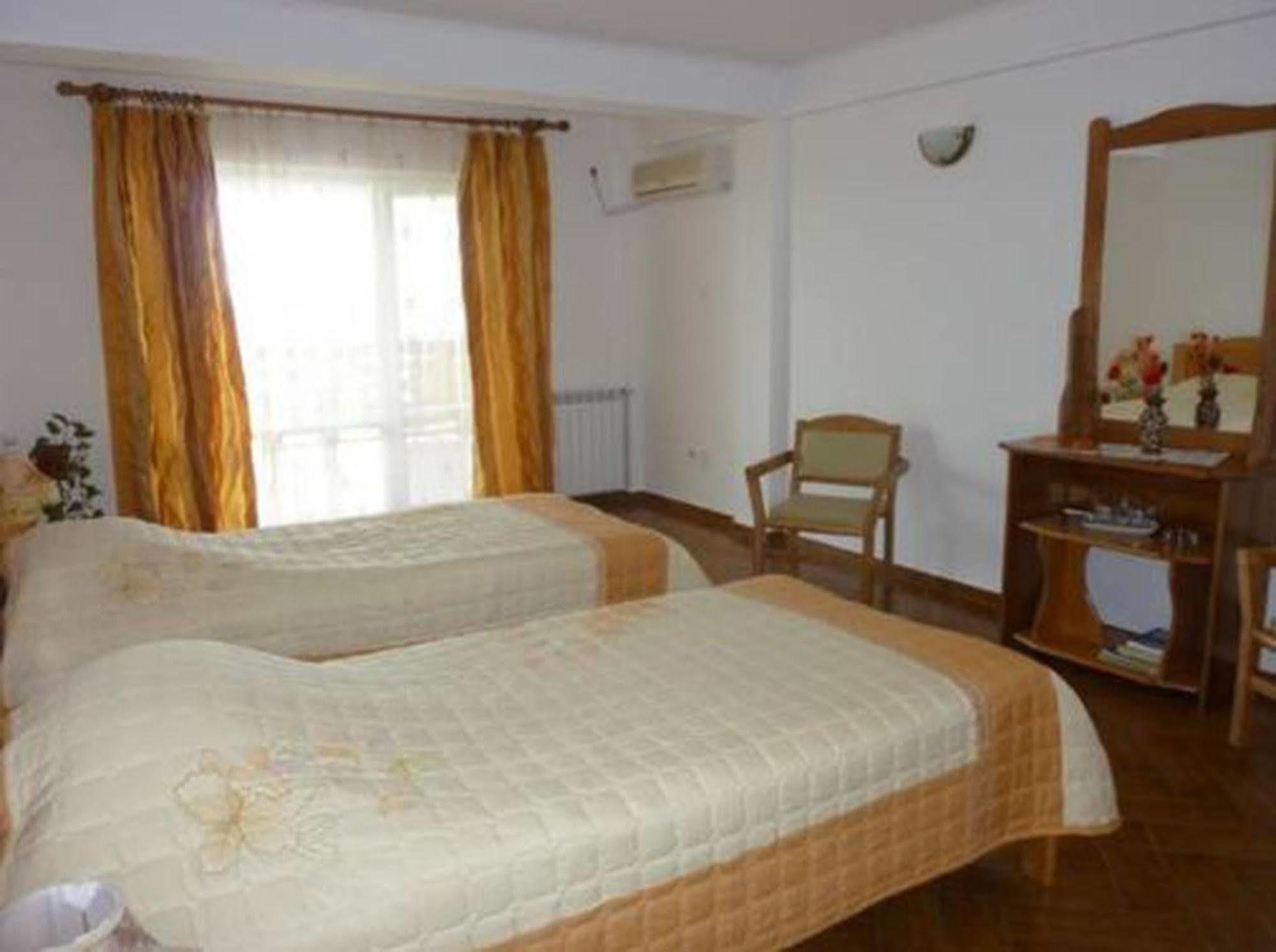 Hotel Wels Băltenii de Sus Esterno foto